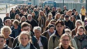 El director de Otra Ronda debuda en televisión de la mano de Netflix