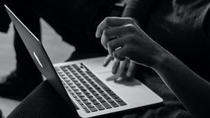Nouveau modèle d'IA détecte des commentaires toxiques avec une précision de 87,6%