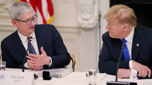 Trump critique Apple pour avoir déplacé la production de l'iPhone en Inde